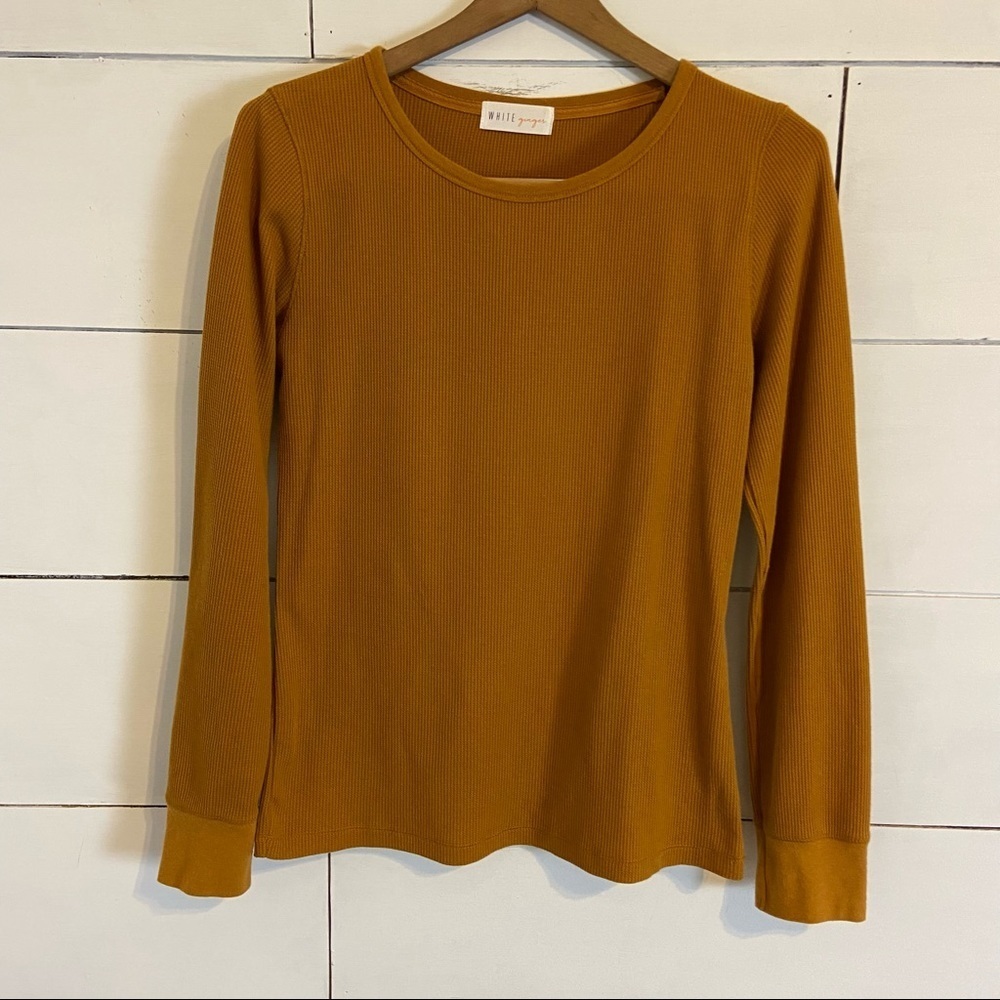 White Ginger Dark Mustard Yellow Thermal Top. Size Large.